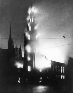 ST CLEMENT DANES ON FIRE DURING BLITZ